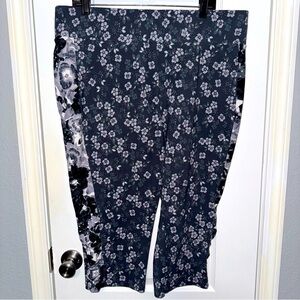 LOGO Lori Goldstein Cropped Ruched Trim Floral Leggings